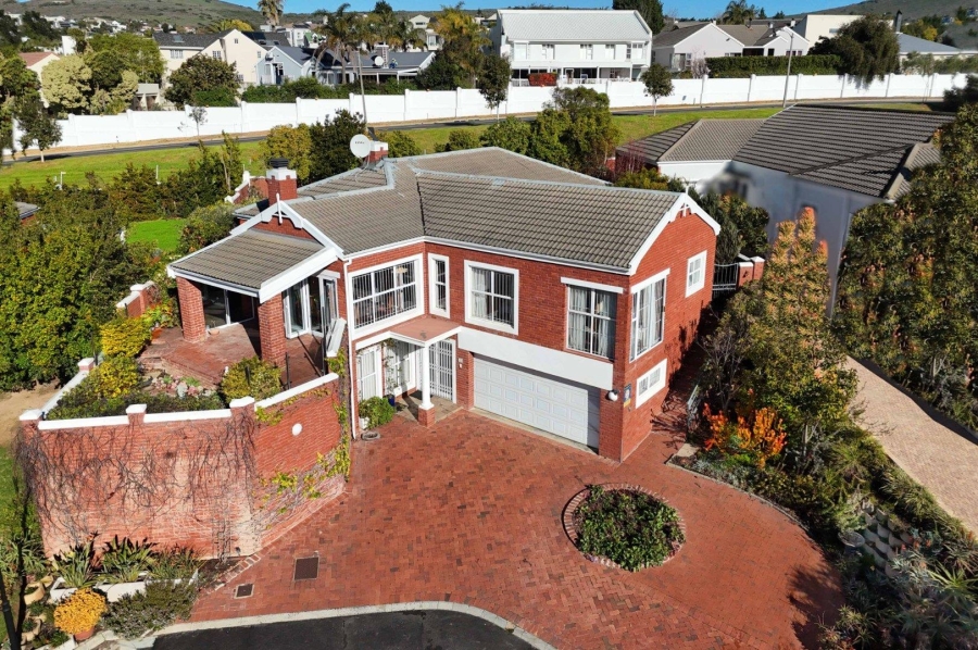 4 Bedroom Property for Sale in Van Riebeeckshof Western Cape